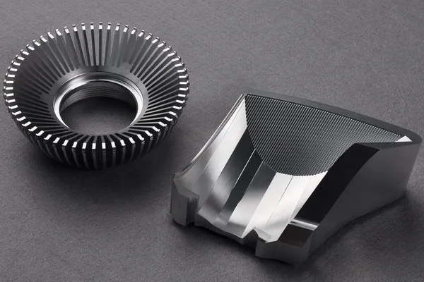 Aluminanum Alumy कम्पोनेन्टहरूको लागि मोटो मशीनिनिंग प्रविधिहरू